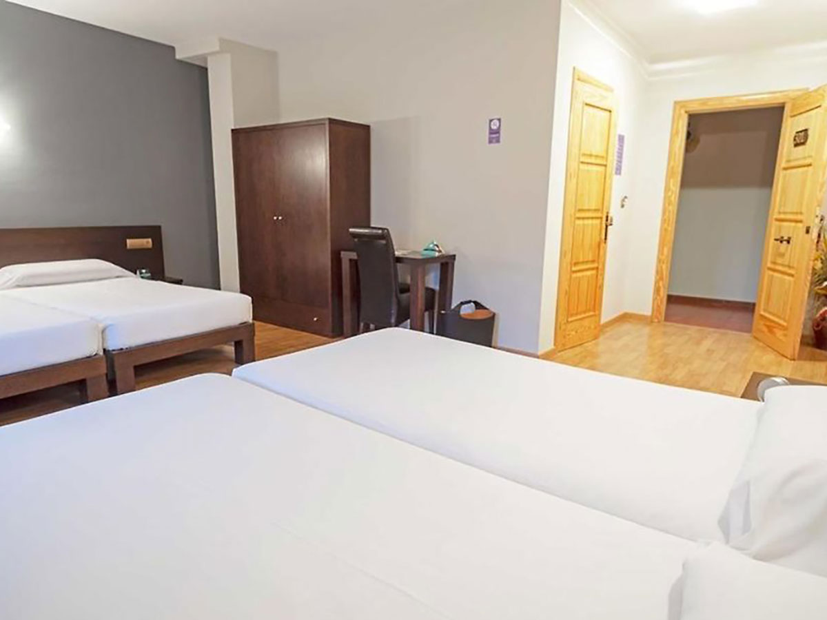 habitación para cuatro personas (cuádruple) del Hotel EL TRATADO en Tordesillas
