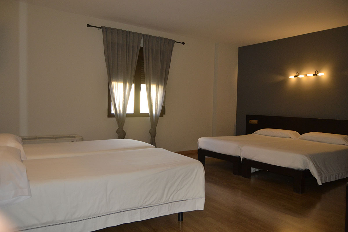 habitación para cuatro personas (cuádruple) del Hotel EL TRATADO en Tordesillas